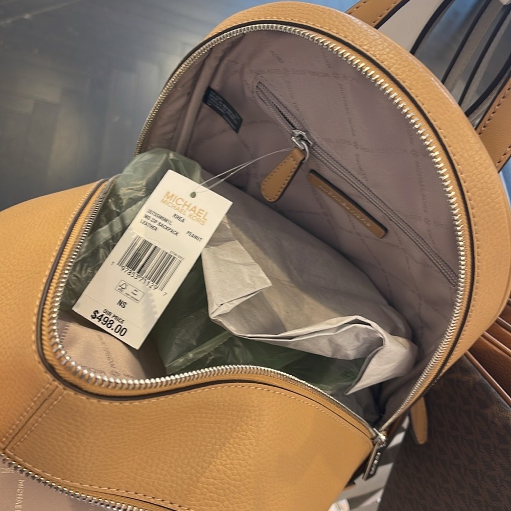 MICHAEL KORS Rhea Medium Pebbled Leather Zip Backpack
PEANUT
NWT MK - Picture 10 of 16